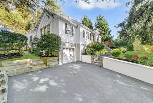 Detached House in Bedford, Westchester County