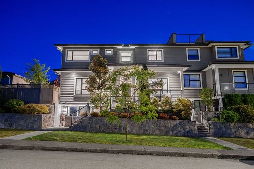 Duplex a North Vancouver, Metro Vancouver Regional District