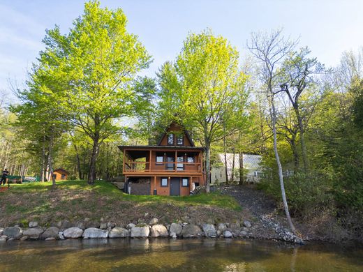 Detached House in Willsboro, Essex County