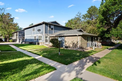 Townhouse in Aurora, Adams County