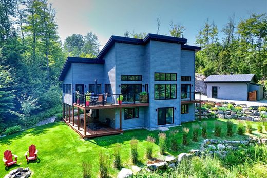 Detached House in Sainte-Marguerite-du-Lac-Masson, Laurentides