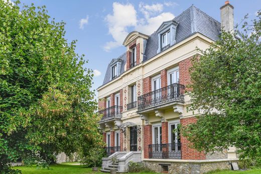 Detached House in Sonchamp, Yvelines
