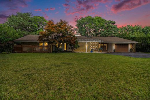 Einfamilienhaus in West Bloomfield Township, Oakland County