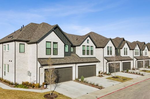 Townhouse in Grand Prairie, Dallas County