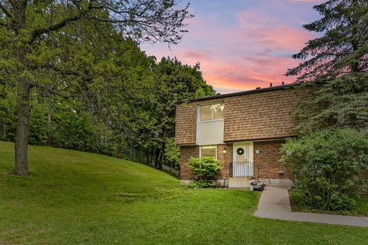 Casa di città a Halton Hills, Ontario