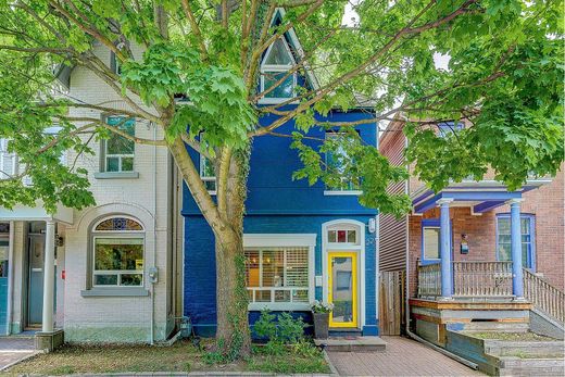 Detached House in Toronto, Ontario