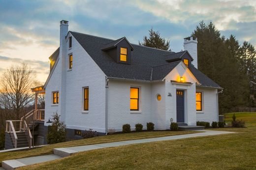 Detached House in Lakeville, Litchfield County