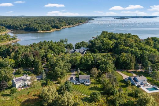 Detached House in Falmouth, Cumberland County