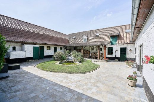 Detached House in Comines, North