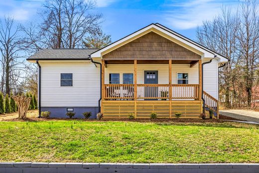 Detached House in Hendersonville, Henderson County