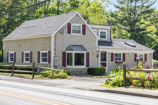 Luxury home in Forestdale, Barnstable County