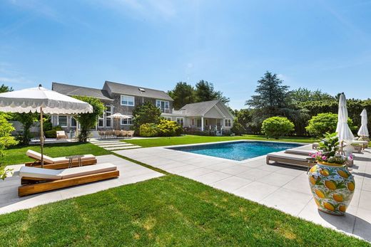 Detached House in Bridgehampton, Suffolk County