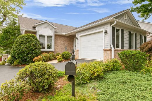 Detached House in Hendersonville, Henderson County