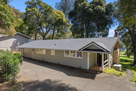 Vrijstaand huis in Kelseyville, Lake County