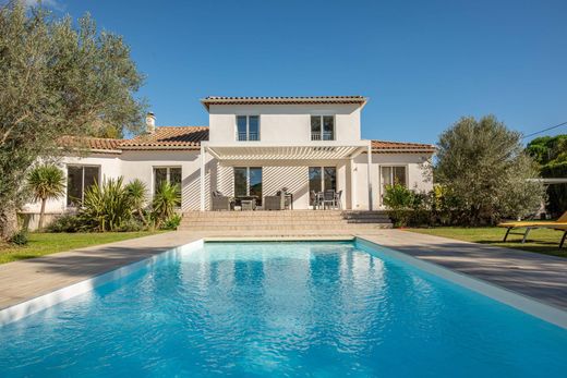 Detached House in Aix-en-Provence, Bouches-du-Rhône