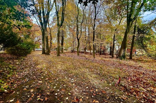 Land in Paramus, Bergen County
