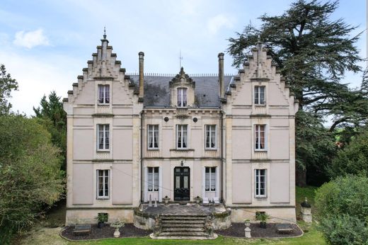 Mirambeau, Charente-Maritimeの一戸建て住宅