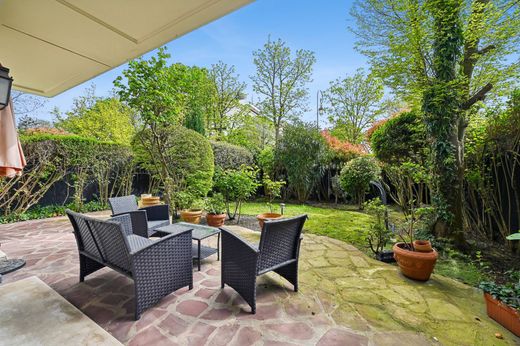 Apartment / Etagenwohnung in Neuilly-sur-Seine, Hauts-de-Seine