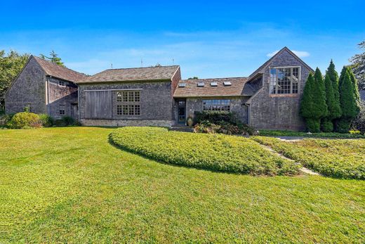 Detached House in Water Mill, Suffolk County