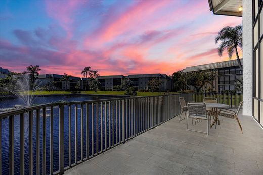 Apartment / Etagenwohnung in Naples, Collier County