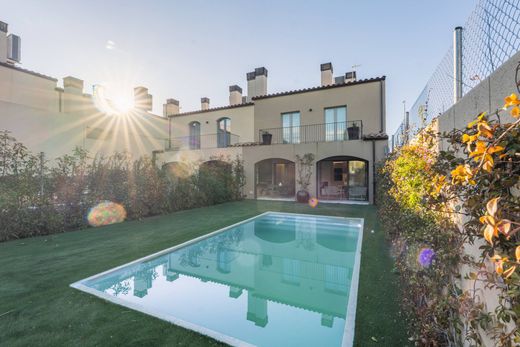 Yarɪ müstakil ev Pals, Província de Girona