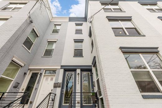 Apartment in Washington, Washington County