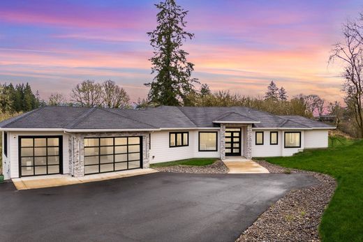 Luxury home for sale in Newberg