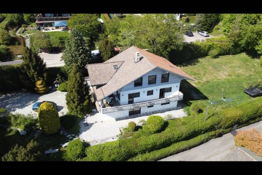 Detached House in Genolier, Nyon District