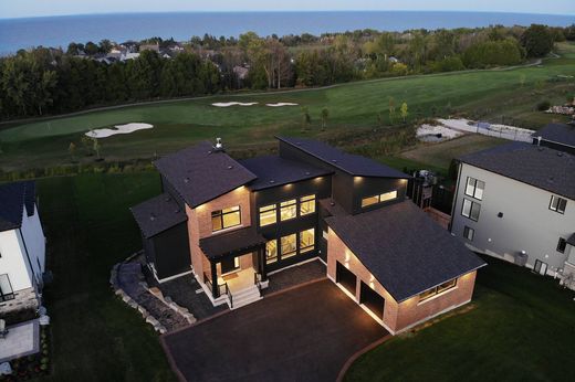 Luxury home in Thornbury, Ontario