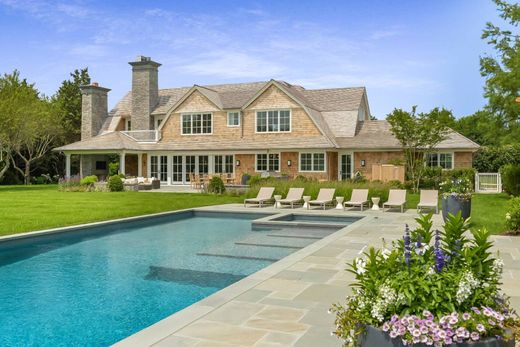 Detached House in Bridgehampton, Suffolk County