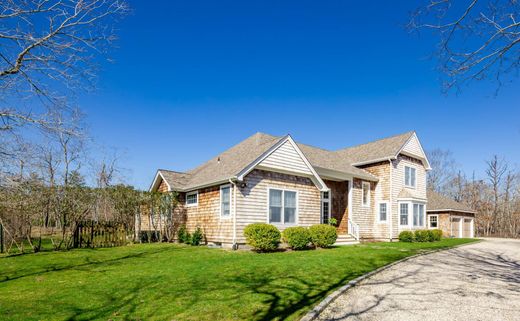 Detached House in Wainscott, Suffolk County
