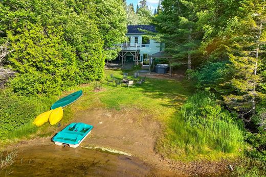 Detached House in Sainte-Lucie-des-Laurentides, Laurentides