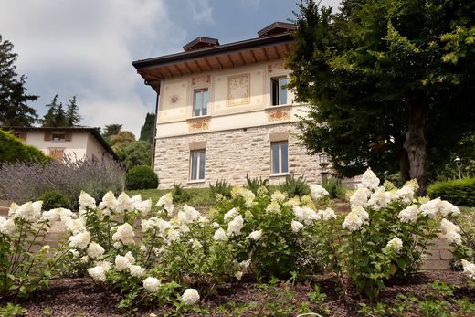 Villa for sale in Bergamo