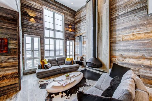 Detached House in Mont-Tremblant, Laurentides