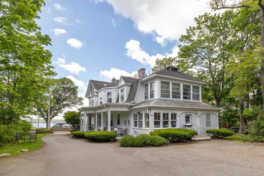 Detached House in Gloucester, Essex County