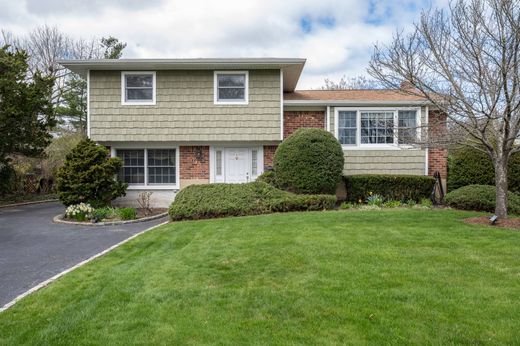 Detached House in Commack, Suffolk County