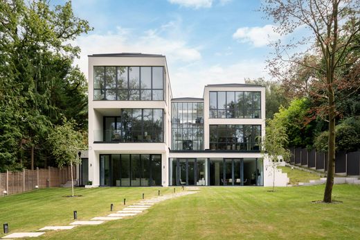 Detached House in Surrey Quays, Greater London