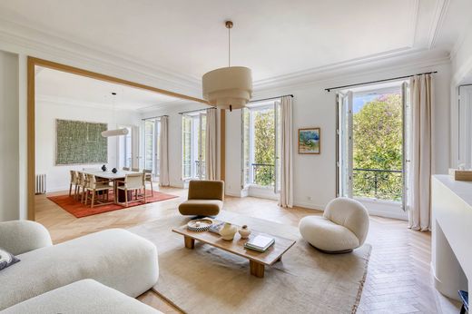Apartment in Tour Eiffel, Invalides – Ecole Militaire, Saint-Thomas d’Aquin, Paris
