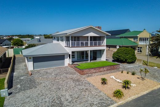 Detached House in Stilbaai-Wes, Eden District Municipality