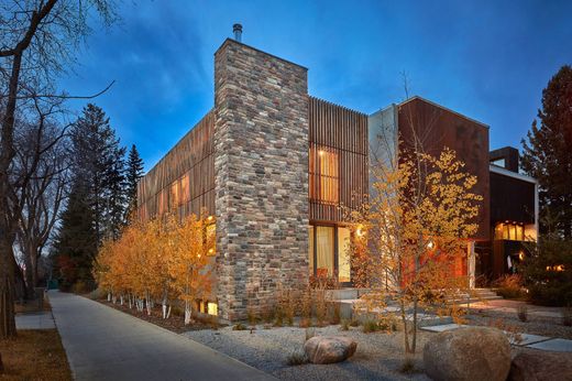 Vrijstaand huis in Edmonton, Alberta