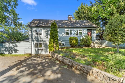 Detached House in Saanich, Capital Regional District