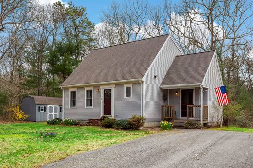 Detached House in Cataumet, Barnstable County