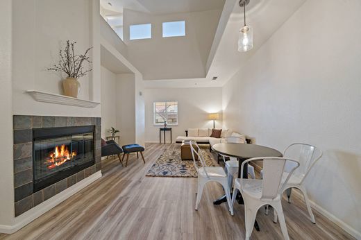 Квартира, Arvada, Jefferson County