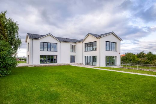Vrijstaand huis in Jesenice, Okres Praha-západ