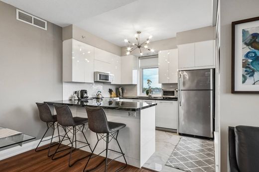 Apartment in Vaughan, Ontario