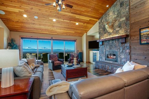 Luxury home in Redmond, Deschutes County