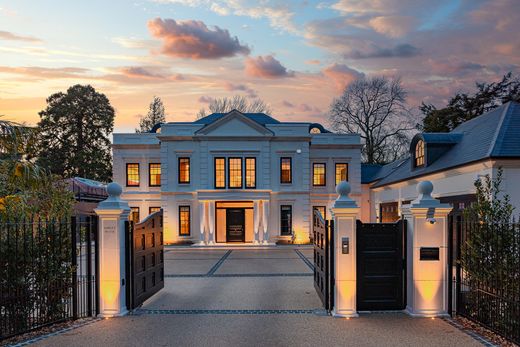 Detached House in Coombe Hill, Greater London