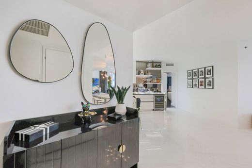 Apartment / Etagenwohnung in Miami Beach, Miami-Dade County