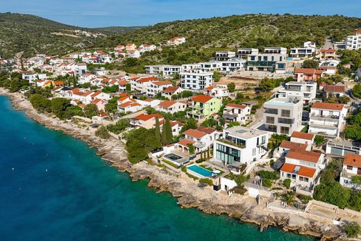 Grond in Rogoznica, Rogoznica Općina