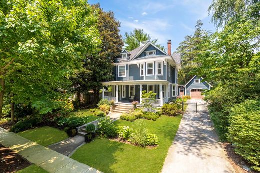 Detached House in Chevy Chase, Washington County